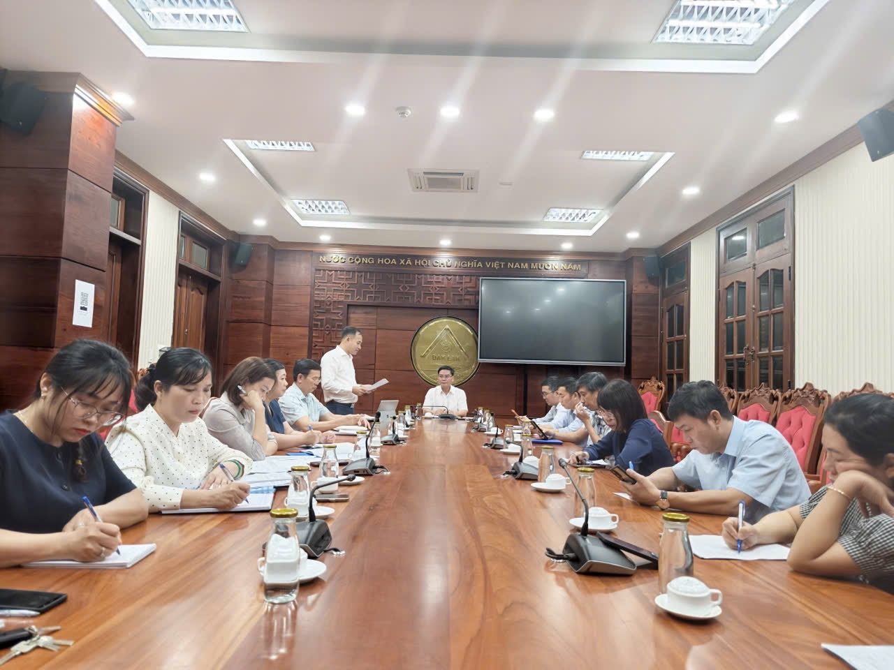 Chi bộ 1 tổ chức sinh hoạt thường kỳ